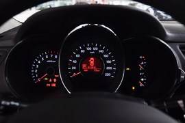 2012款起亚K2两厢1.6L