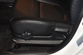 2012款起亚K2两厢1.6L