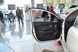 2012款起亚K2两厢1.6L