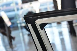 2012款起亚K2两厢1.6L