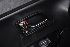 2012款起亚K2两厢1.6L