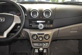 2012款长安悦翔V3