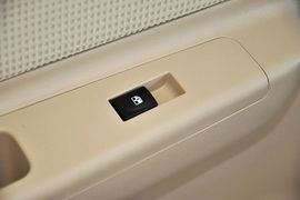 2013款北京汽车E系列三厢1.3L手动乐活型