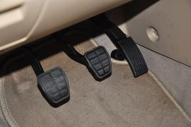 2013款北京汽车E系列三厢1.3L手动乐活型