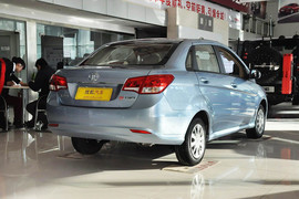 2013款北京汽车E系列三厢1.3L手动乐活型