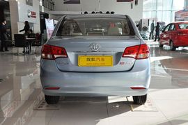 2013款北京汽车E系列三厢1.3L手动乐活型