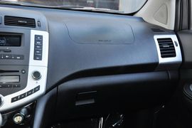 2013款比亚迪S6白金版2.0L手动精英型