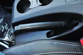 2013款比亚迪S6白金版2.0L手动精英型