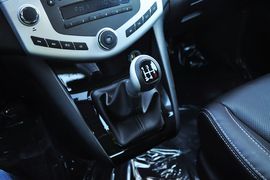 2013款比亚迪S6白金版2.0L手动精英型