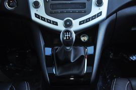 2013款比亚迪S6白金版2.0L手动精英型