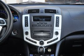 2013款比亚迪S6白金版2.0L手动精英型