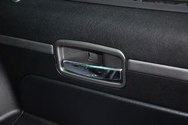 2012款吉利全球鹰新自由舰1.0L手动精英型Ⅱ