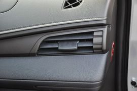 2014款丰田致炫1.3E自动魅动版