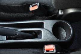 2014款丰田致炫1.3E自动魅动版