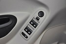 2014款雪铁龙全新爱丽舍1.6L手自一体时尚型