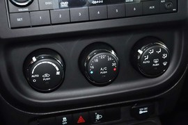 2014款Jeep自由客2.4L