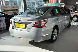 2013款日产天籁2.0L