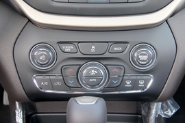 Jeep自由光2.4L西安实拍图