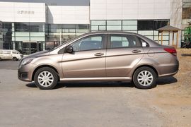 2013款北京汽车E130手动乐天型