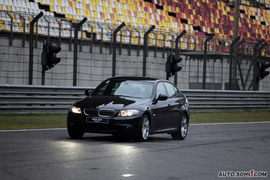 2009款宝马325i