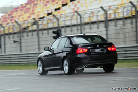 2009款宝马325i