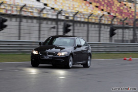 宝马325i