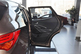 2013款现代全新胜达2.4L自动四驱尊贵型