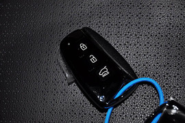 2013款现代全新胜达2.4L自动四驱尊贵型