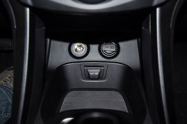 2013款现代全新胜达2.4L自动四驱尊贵型