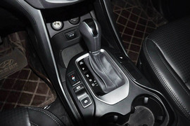 2013款现代全新胜达2.4L自动四驱尊贵型