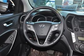 2013款现代全新胜达2.4L自动四驱尊贵型