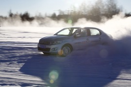 2014款全新爱丽舍1.6L手自一体豪华型漠河冰雪试驾