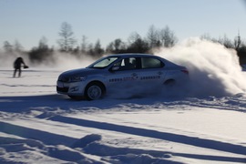 2014款全新爱丽舍1.6L手自一体豪华型漠河冰雪试驾