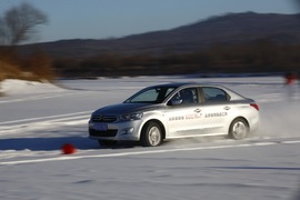 2014款全新爱丽舍1.6L手自一体豪华型漠河冰雪试驾