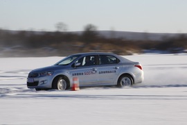 2014款全新爱丽舍1.6L手自一体豪华型漠河冰雪试驾