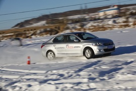 2014款全新爱丽舍1.6L手自一体豪华型漠河冰雪试驾