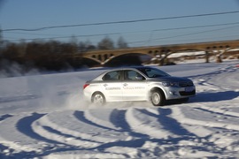 2014款全新爱丽舍1.6L手自一体豪华型漠河冰雪试驾