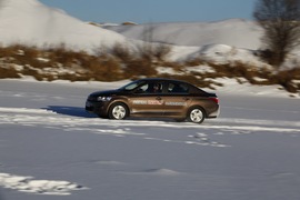 2014款全新爱丽舍1.6L手自一体豪华型漠河冰雪试驾