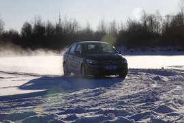 2014款全新爱丽舍1.6L手自一体豪华型漠河冰雪试驾