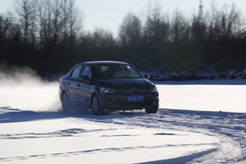 2014款全新爱丽舍1.6L手自一体豪华型漠河冰雪试驾