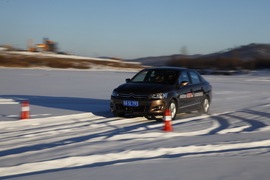 2014款全新爱丽舍1.6L手自一体豪华型漠河冰雪试驾