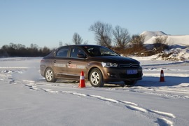 2014款全新爱丽舍1.6L手自一体豪华型漠河冰雪试驾