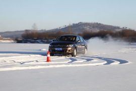 2014款全新爱丽舍1.6L手自一体豪华型漠河冰雪试驾