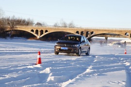 2014款全新爱丽舍1.6L手自一体豪华型漠河冰雪试驾