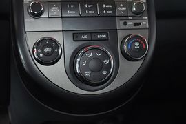 2013款起亚秀尔1.6L