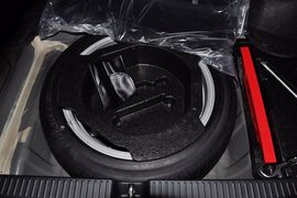 2013款丰田锐志2.5V尚锐版