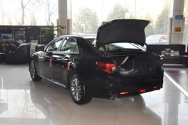 2013款丰田锐志2.5V尚锐版