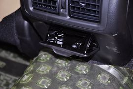 2013款丰田锐志2.5V尚锐版