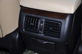 2013款丰田锐志2.5V尚锐版