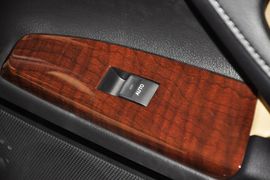 2013款丰田锐志2.5V尚锐版